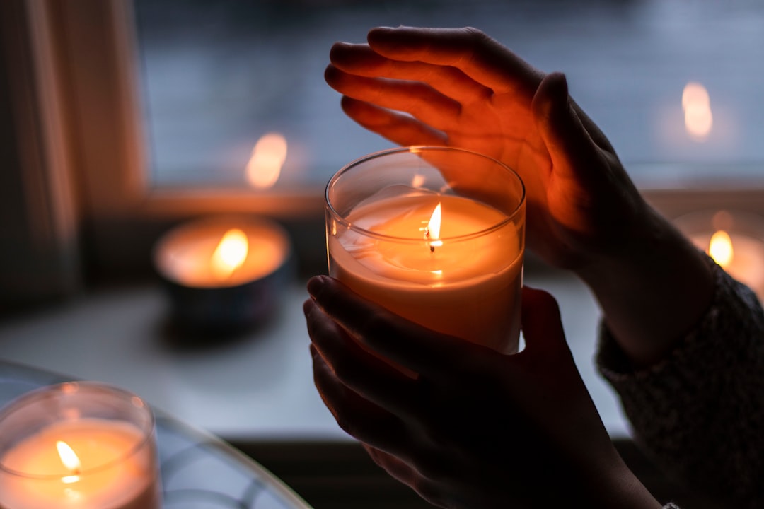 No momento, você está visualizando Velas de massagem: aqueça o clima sem errar